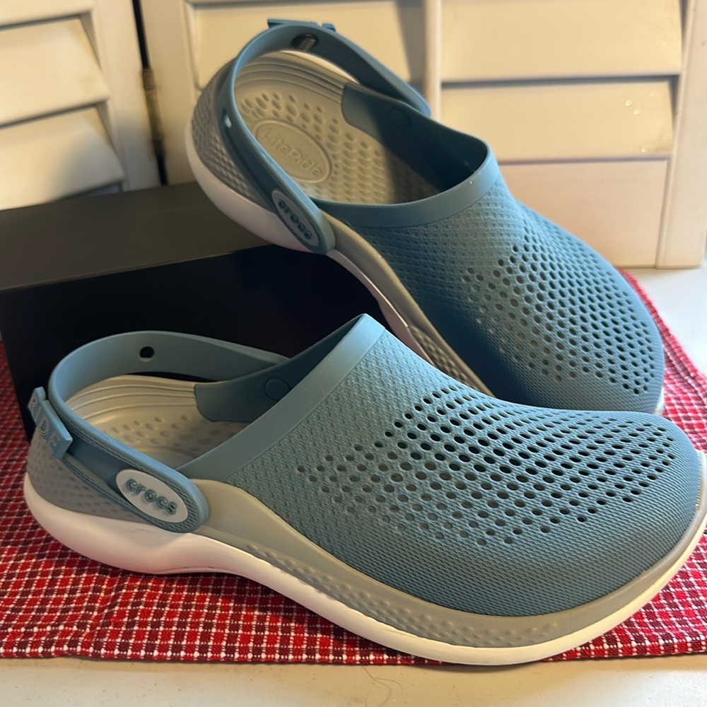 CROCS LiteRide Women’s shoes size 8